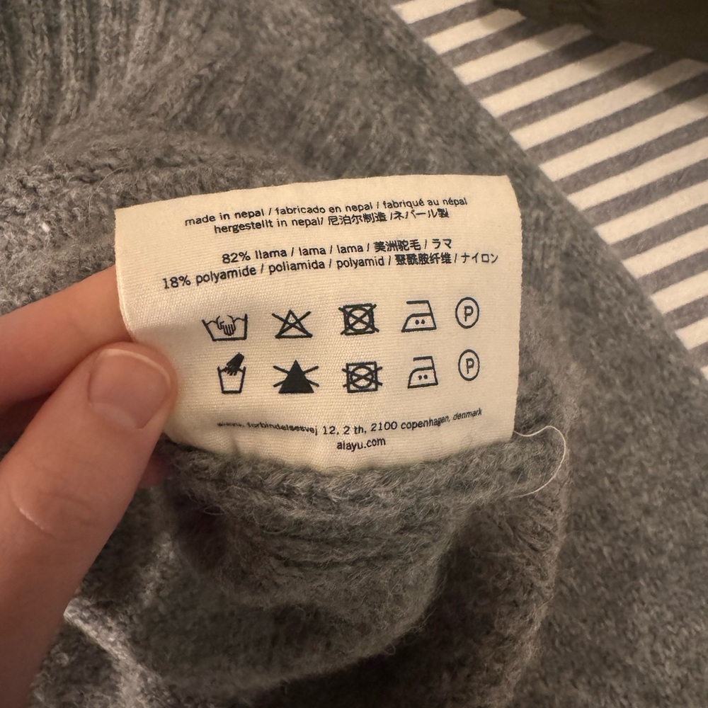 Softest AiaYu grey oversized sweater - Picture 3 of 4